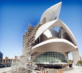 Nøyaktig tilpasning til unike bygningsgeometrier Nøyaktig tilpasning til unike bygningsgeometrier