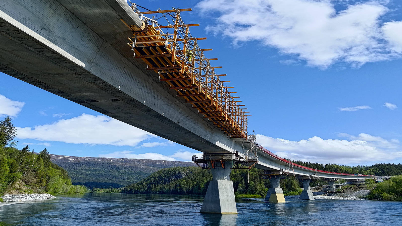 Forskaling og stillassystemer for betongkonstruksjon