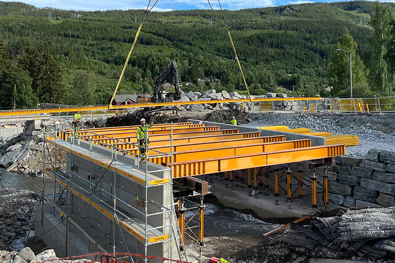 Bygging av den nye broen over Kvinda elv, Ål - Norge